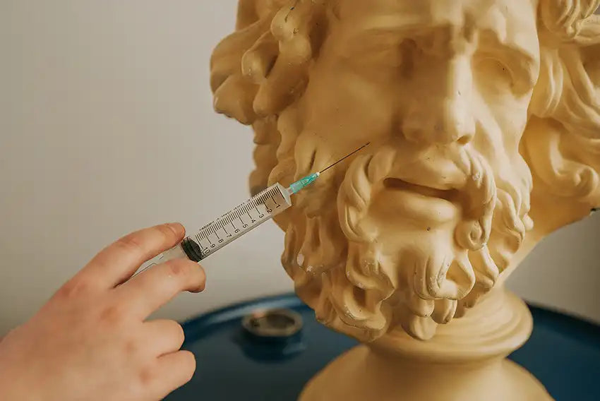 injection d'acide hyaluronique dans une statue 